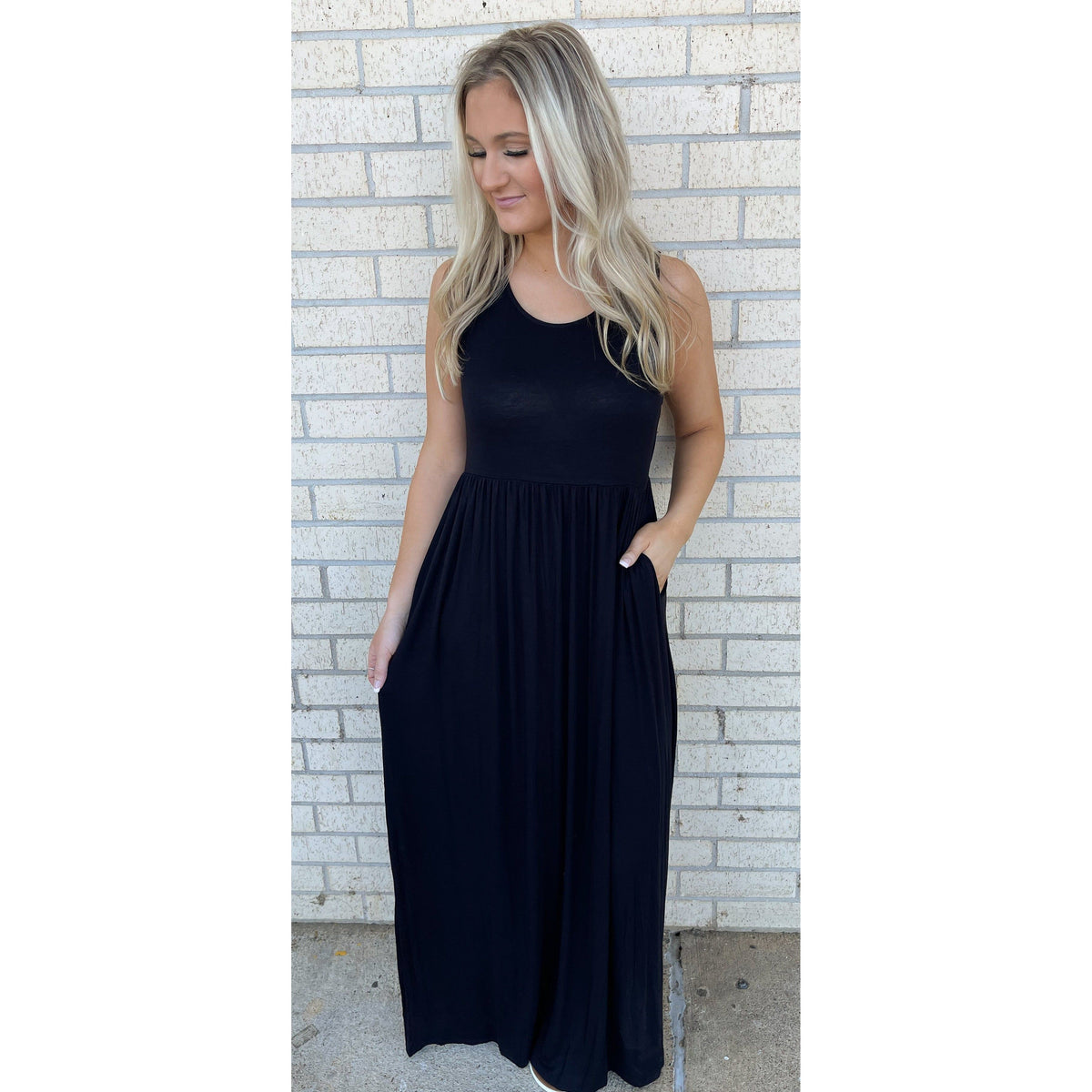 Soft Pocket Basic Black Maxi Dress